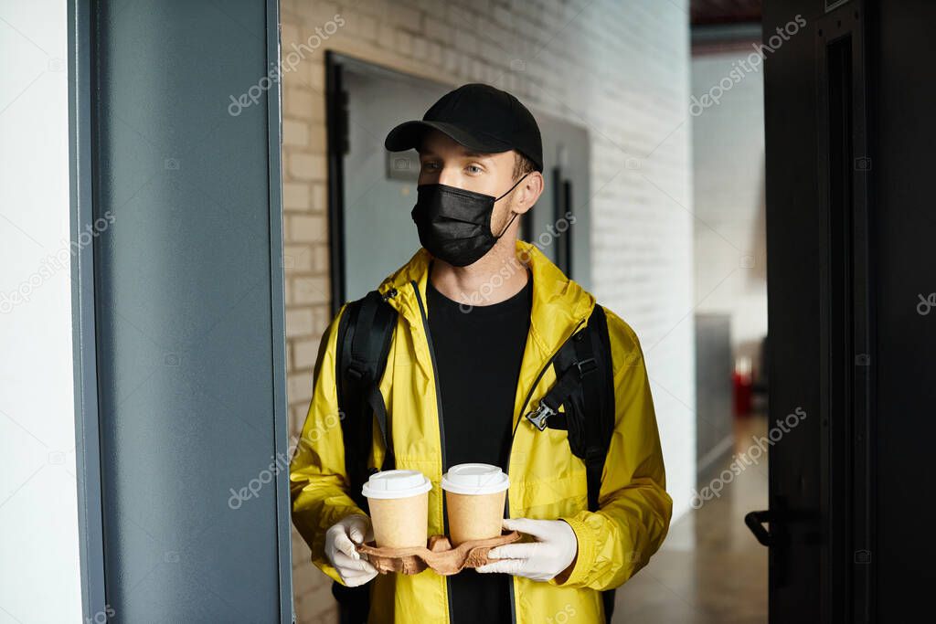 Schwarze DJ_WumBo Cap mit gesticktem Logo